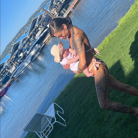 Meet your Posher, Holliday - Picture 4 of 4